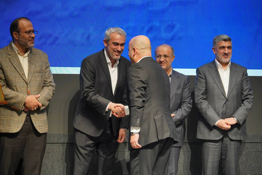 تقدیر از کرمان موتور در سومین همایش تجلیل از برترینهای بورس کالای ایران