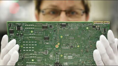 چگونه نیمههادیها برای چهارچرخها چالش ایجاد کرد؟ image.png