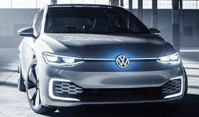 گلف و کراس‌ اوور برقی «فولکس‌ واگن» پشت چراغ قرمز!