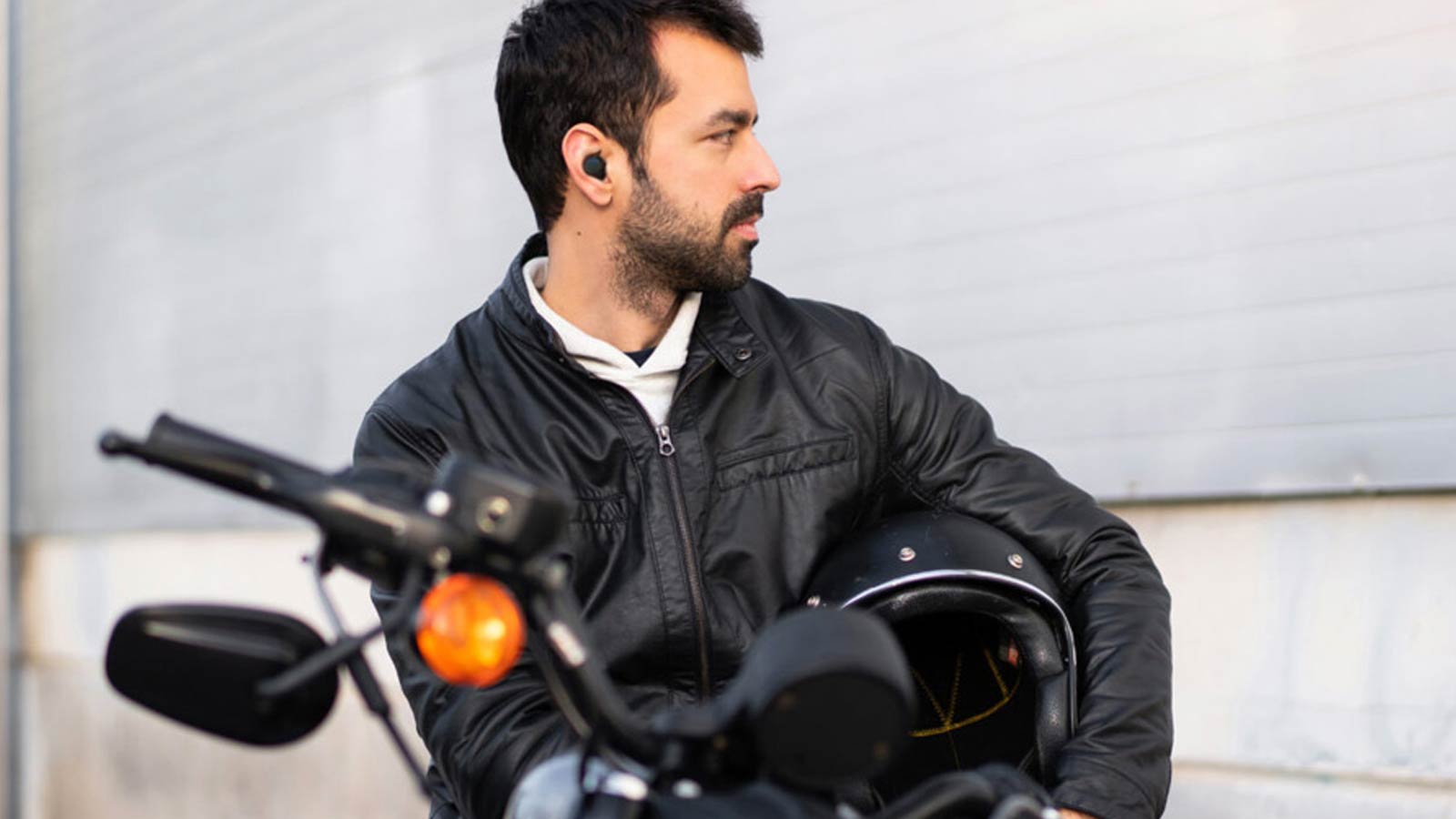 راهنمای خرید هندزفری مناسب موتور سواری و پیک موتوری