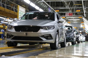 صنعت خودرو در تلاقی تحریم، واردات و بی‌ثباتی اقتصادی